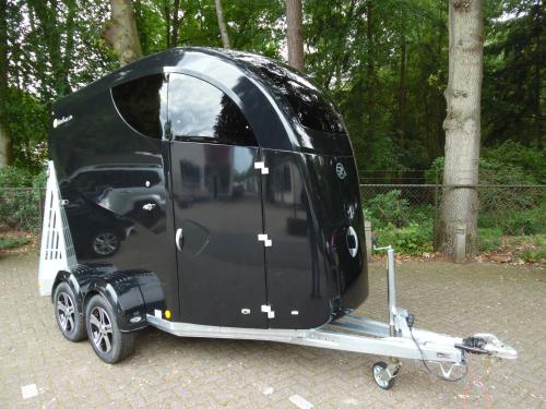 Zwarte Bucker Careliner met panorama raam