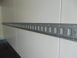 Verzinkt sleufankerrail gemonteerd p/mtr